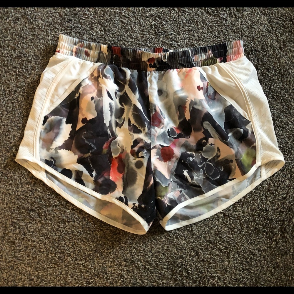 Women’s Under Armour Track Shorts - Picture 1 of 3